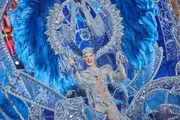 Foto de Sara Cruz Teja, con la fantas&iacute;a &lsquo;Sentir&rsquo; del dise&ntilde;ador Sedomir Rodr&iacute;guez de la Sierra, en representaci&oacute;n de Centro Comercial Alcampo La Laguna, Reina del Carnaval de Santa Cruz de Tenerife 2020.