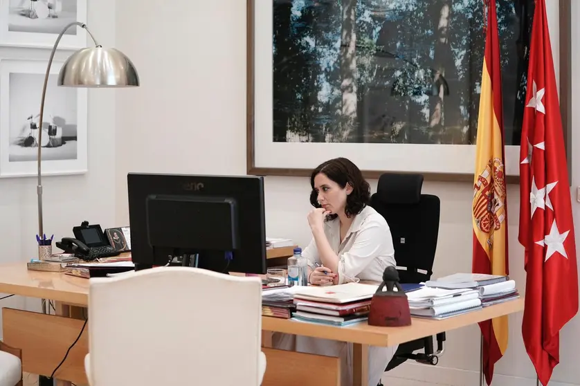 La presidenta de Madrid, Isabel D&iacute;az Ayuso, durante la videoconferencia de dirigentes auton&oacute;micos con el presidente, Pedro S&aacute;nchez. COMUNIDAD DE MADRID / EUROPA PRESS (EUROPA PRESS)