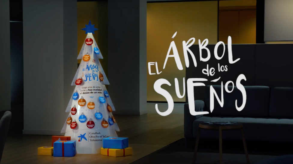 'El &aacute;rbol de los sue&ntilde;os', una iniciativa para que 1500 ni&ntilde;os canarios en situaci&oacute;n de pobreza consigan su regalo de Navidad. CAIXABANK