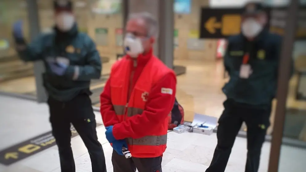 Imagen del control de la Cruz Roja en un aeropuerto canario