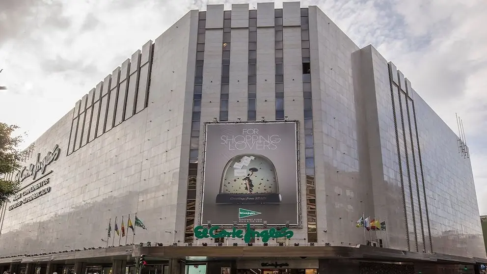 Entrada del centro comercial de El Corte Ingl&eacute;s de Mesa y L&oacute;pez.