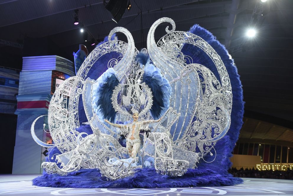 Foto de Sara Cruz Teja, con la fantasía ‘Sentir’ del diseñador Sedomir Rodríguez de la Sierra, en representación de Centro Comercial Alcampo La Laguna, Reina del Carnaval de Santa Cruz de Tenerife 2020.
